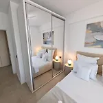 Yaya Pool And By Alezzi Odyssey Apartment Mamaia