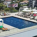Yaya Pool And By Alezzi Odyssey *