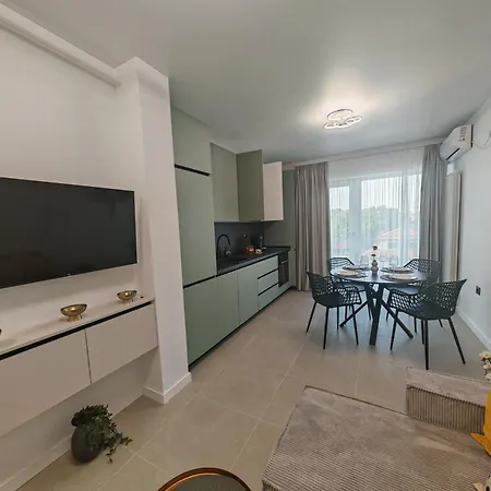 Yaya Pool And By Alezzi Odyssey *