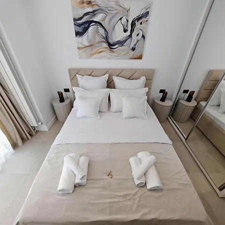 Yaya Pool And By Alezzi Odyssey * Mamaia