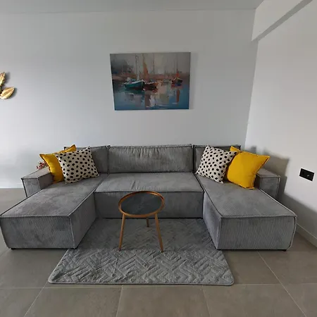 Yaya Pool And By Alezzi Odyssey Apartament Mamaja
