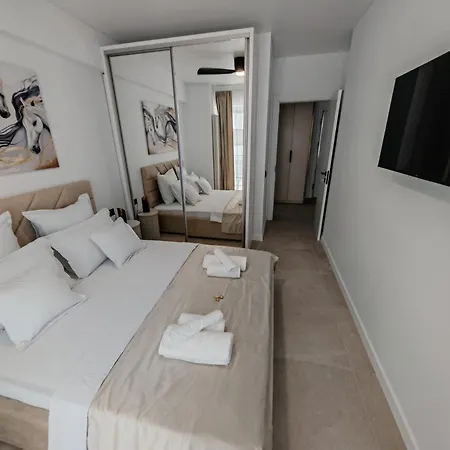 Yaya Pool And By Alezzi Odyssey Apartament