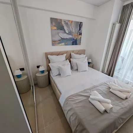 Yaya Pool And By Alezzi Odyssey * Mamaia